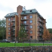 продам 5 комн. квартиру на изумрудной